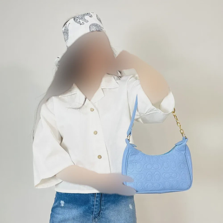کیف دوشی زنانه طرح کوچ با بند زنجیری