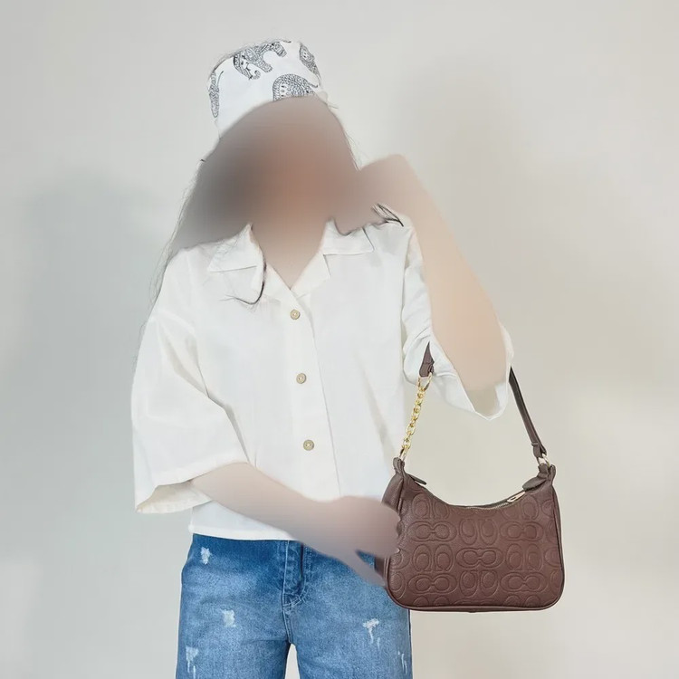 کیف دوشی زنانه طرح کوچ با بند زنجیری