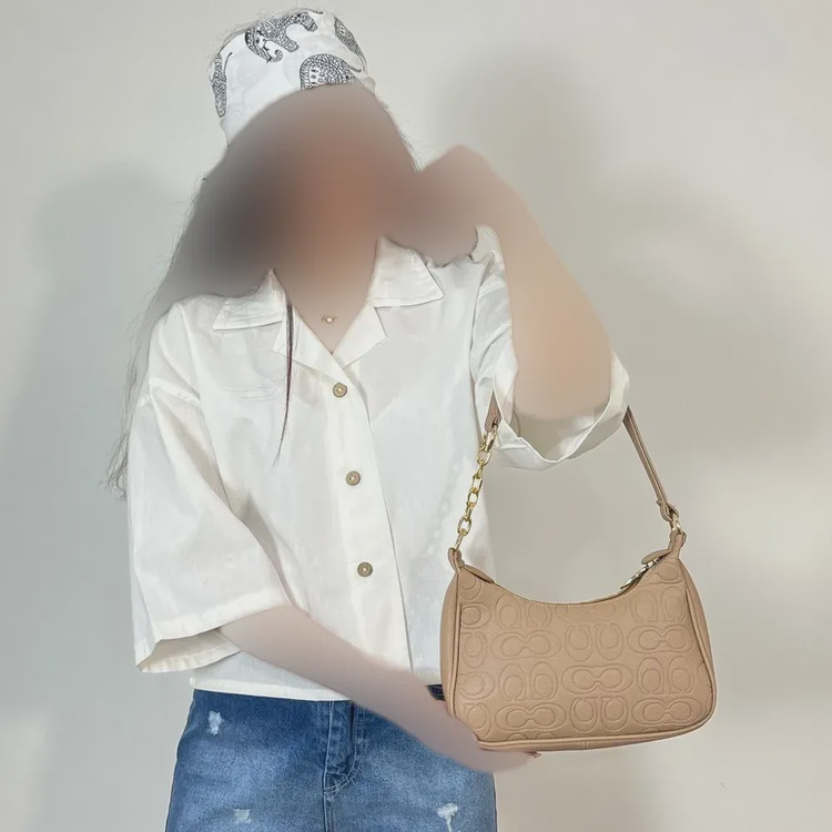 کیف دوشی زنانه طرح کوچ با بند زنجیری