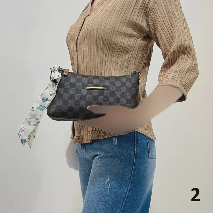 کیف دستی دوشی زنانه طرح دار کد 1419 جنس چرم مصنوعی