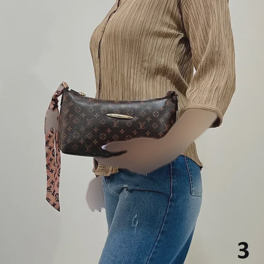 کیف دستی دوشی زنانه طرح دار کد 1419 جنس چرم مصنوعی