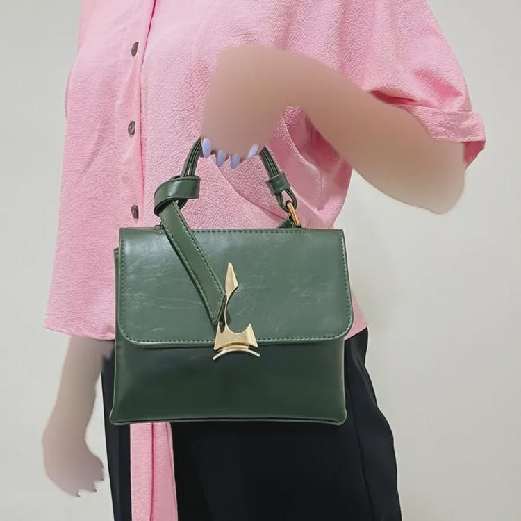 کیف دستی و دوشی زنانه دوزیپ جنس بیاله کد 1383 ابعاد 20x17x11 سانتیمتر