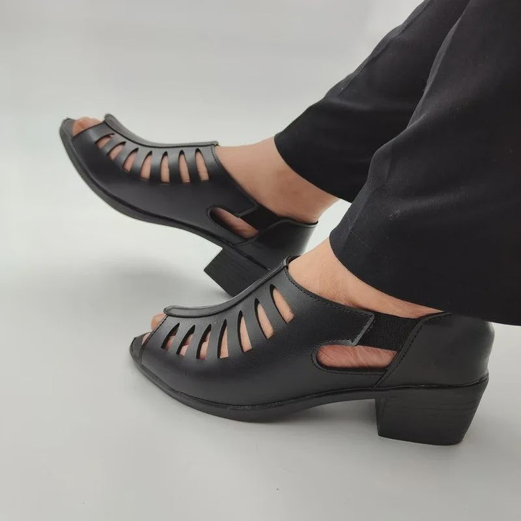 صندل طبی زنانه چرم پاشنه 5 سانت مدل حصیری