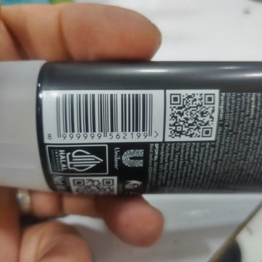 فوم شستشوی صورت ذغالی حاوی کلاژن پوندز نیاسورسینول 100 گرم روشن کننده پوست اصلی به ضمانت مرجوعی