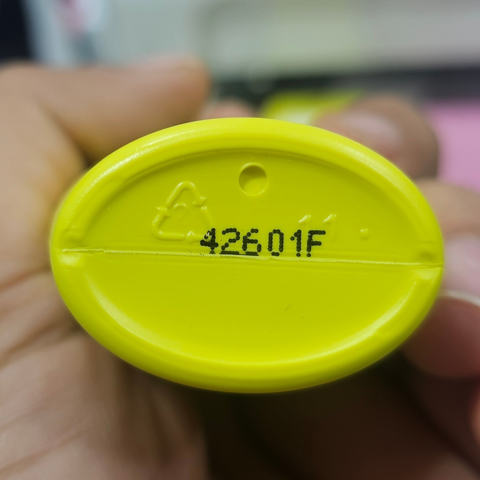 ضدآفتاب ایزدین فیوژن واتر مجیک SPF50 آلکاراز بافت سبک سریع جذب بدون چربی
