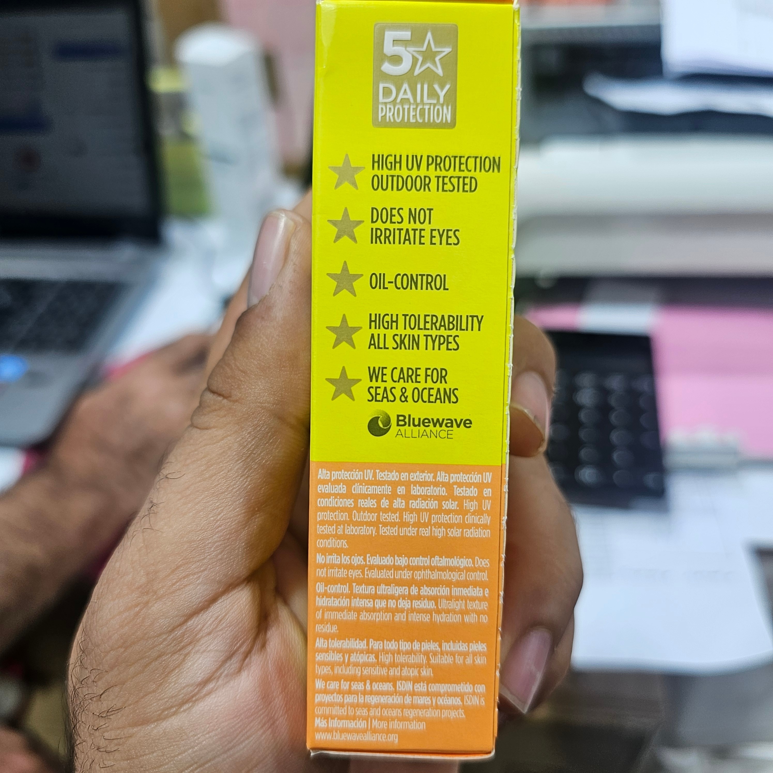 ضدآفتاب ایزدین فیوژن واتر مجیک SPF50 آلکاراز بافت سبک سریع جذب بدون چربی