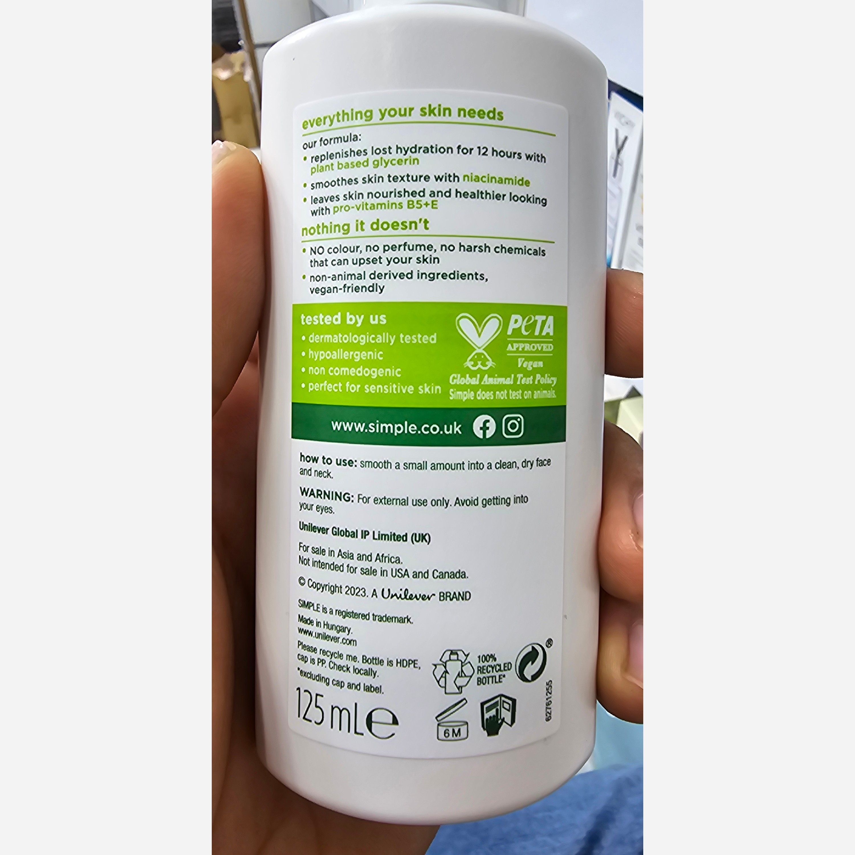 مرطوبکننده Simple Replenishing Rich برای پوستهای خشک و دهیدراته بدون عطر 12 ساعت آبرسانی