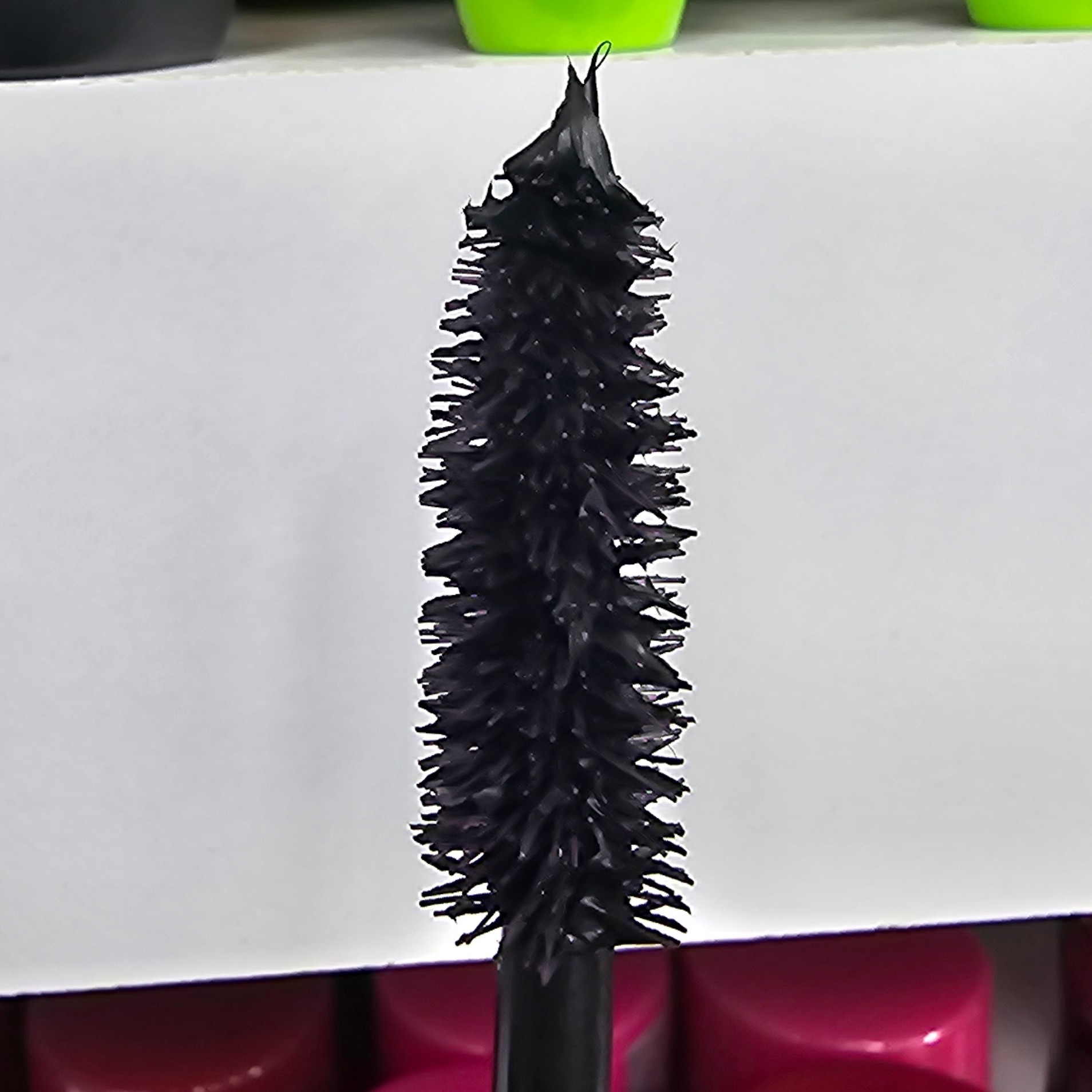 ریمل مشکی اسنس essence 12 میل حجم دهنده بلند کننده مژه با برس فیبری بدون الکل و ضد حساسیت