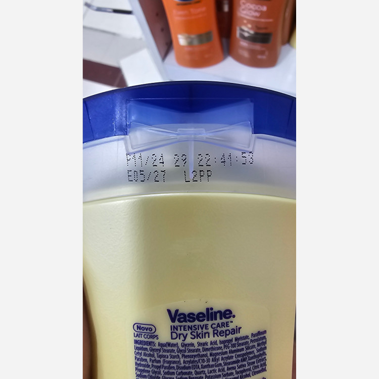 لوسیون وازلین جو دوسر مدل Dry Skin Repair آبرسان و ترمیم کننده پوست خشک حجم 400 میلیلیتر اورجینال