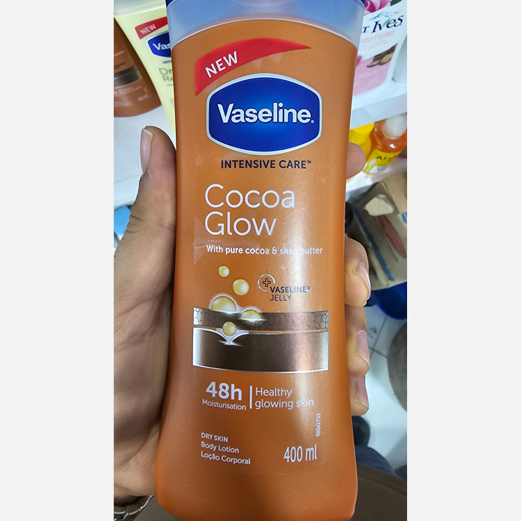 لوسیون بدن وازلین Cocoa Radiant 400ml – شکلاتی، مرطوبکننده قوی و رایحه دلنشین