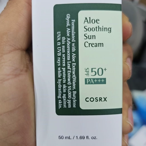 کرم ضد آفتاب کوزارکس مدل Aloe Vera با SPF50 و خاصیت آبرسان و بدون رد سفیدی 50 میلیلیتر