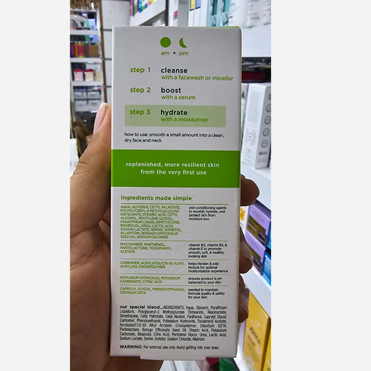 آبرسان و مرطوبکننده لایت سیمپل اورجینال مدل Simple Hydrating Light Moisturiser مخصوص پوستهای خشک و حساس