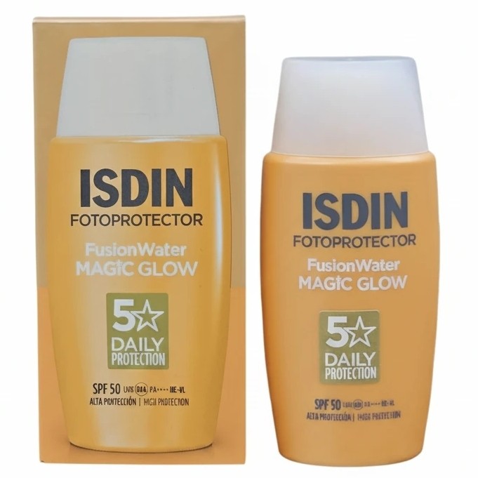 ضدآفتاب ایزدین ISDIN Fotoprotector Fusion Water Magic Medium رنگ مدیوم مخملی یکدست به پوست طبیعی