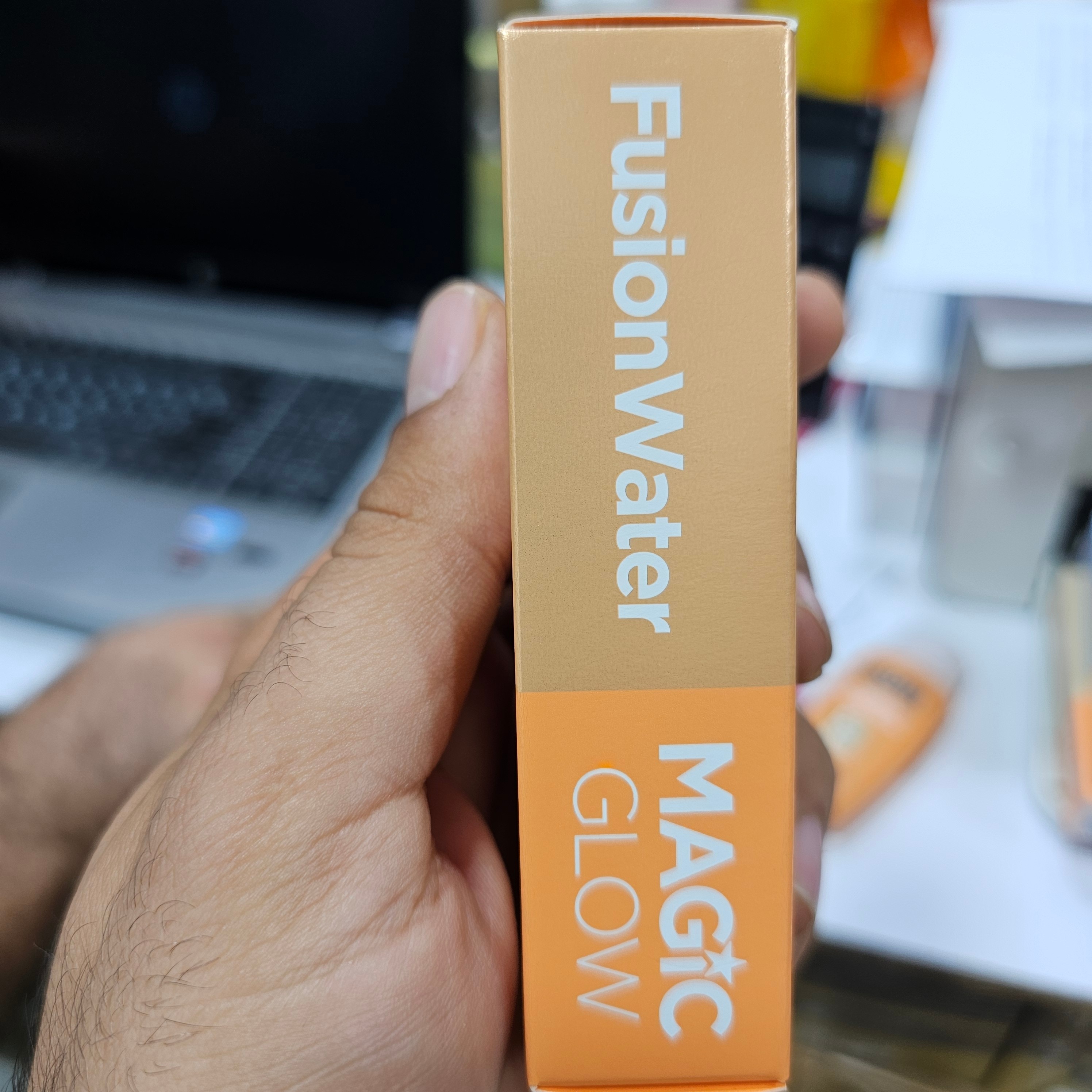 ضدآفتاب ایزدین ISDIN Fotoprotector Fusion Water Magic Medium رنگ مدیوم مخملی یکدست به پوست طبیعی