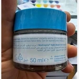 ژل کرم آبرسان هیدروبوست نوتروژینا حاوی هیالورونیک اسید برای پوست نرمال و خشک بدون چربی و الکل