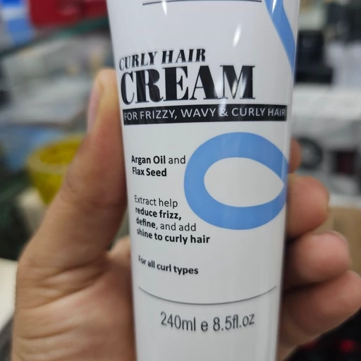 کرم مو فر اولمو اسپانیایی اورجینال 240 میلیلیتر فاقد سولفات پارابن و سیلیکون مناسب موهای فر موجدار مجعد خشک و وز
