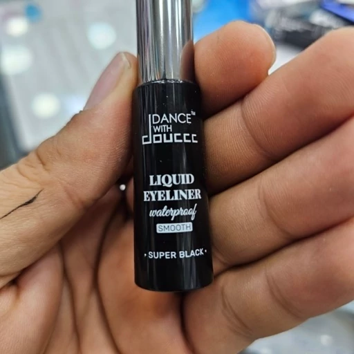 خط چشم مایع مویی دوسه Dance With Doucce 7 گرم، ضد آب، مات، 12 ساعته، رنگ مشکی
