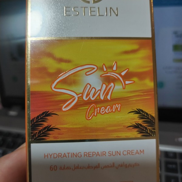 ضد آفتاب استلین SPF60 آبرسان و ترمیم کننده حاوی ویتامین C و هیالورونیک اسید