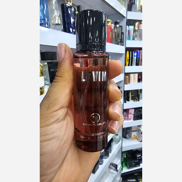 عطر مردانه گرندیور مدل لجند برند LEVIN حجم 30 میل رایحه چرمی تند و ماندگار