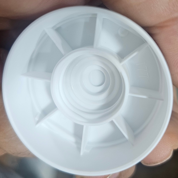 کرم مرطوب کننده سراوی اورجینال به ضمانت مخصوص خشک و آبرسانی 24 ساعته ترمیم و تقویت سطح دفاعی پوست (نیاز به ویرایش)