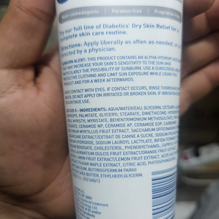 کرم مرطوب کننده سراوی اورجینال به ضمانت مخصوص خشک و آبرسانی 24 ساعته ترمیم و تقویت سطح دفاعی پوست (نیاز به ویرایش)
