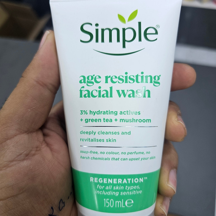 ژل شستشو سیمپل چای سبز 150 میلی – ضدپیری، کنترل چربی، کلاژنسازی، حاوی پرو ویتامین B5 و بابونه