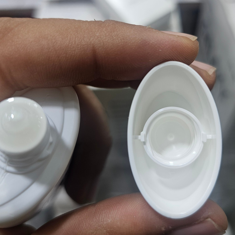 ضدآفتاب ایسدین Active Unify ضد لک بیرنگ SPF100 زودجذب