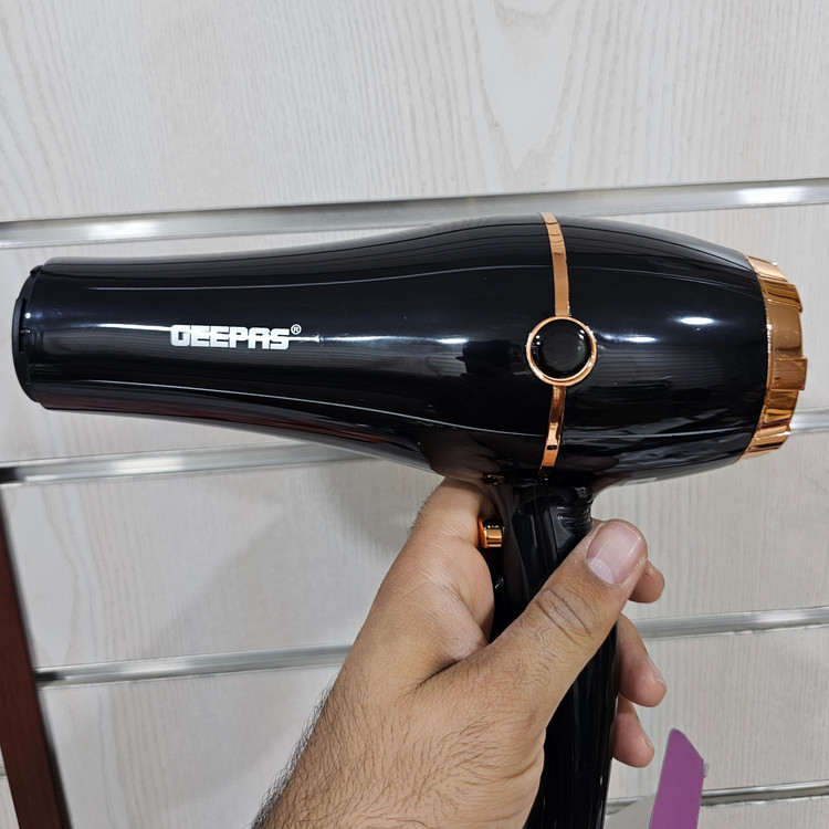 سشوار Geepas GHD86069 2200W AC موتور، سه شاخ، حفاظت گرمایی، برای استایلینگ حرفهای