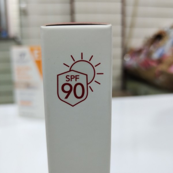 کرم ضد آفتاب دکتر داوی مدل UV Clear با SPF90+ PA++++ حجم 100 میلیلیتر اصلی به ضمانت مرجوعی