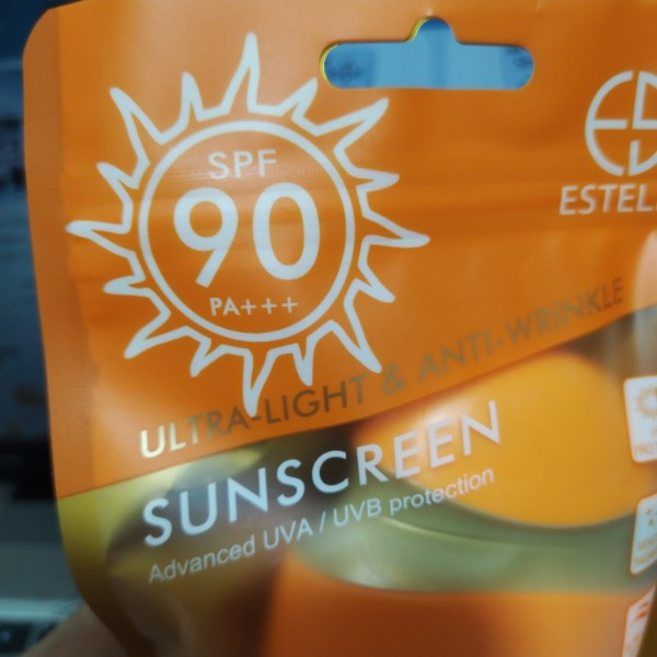 ضدآفتاب استلین ضدچروک فوق سبک spf90 +++PA