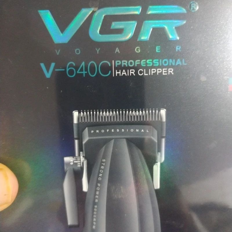 ماشین اصلاح کلیپر سر و صورت VGR مدل V-640C مناسب سایه زنی، فرم دهی و اصلاح دقیق سر و صورت