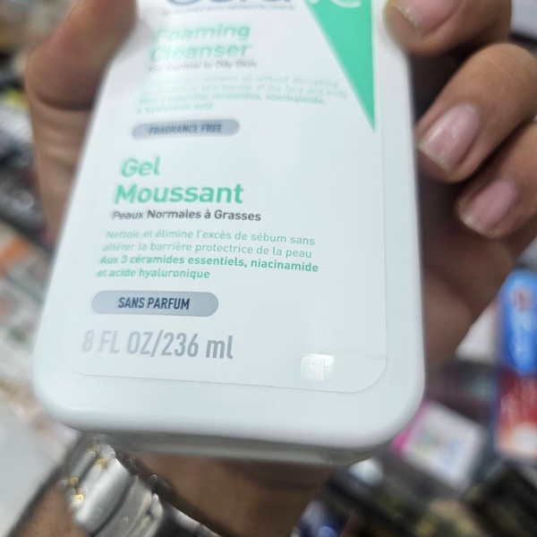 فوم شستشو صورت پوست نرمال تا چرب سراوی CeraVe Foaming Cleanser حجم 236 میلی لیتر