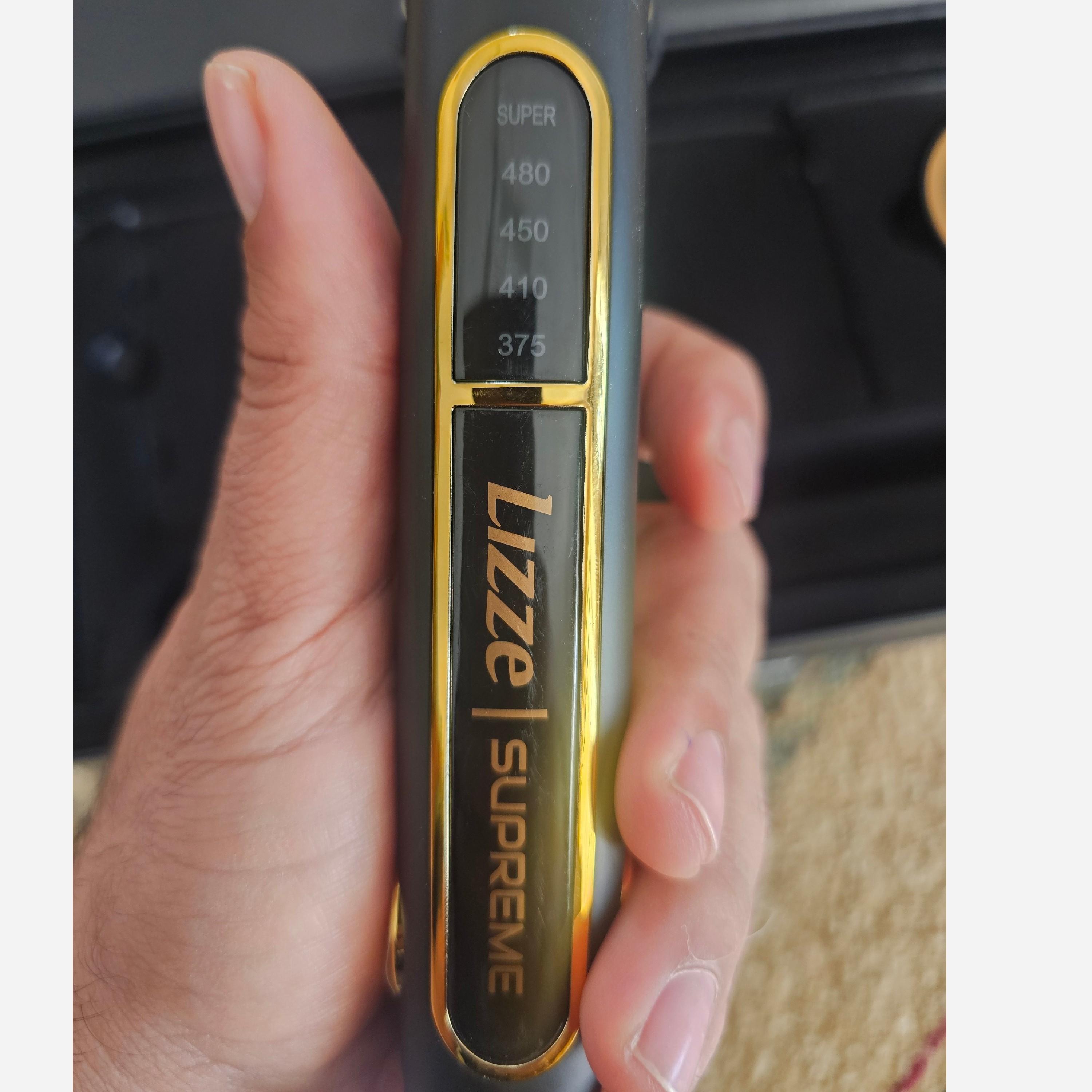 اتو مو لیز سوپریم Lizze Supreme صفحه پهن جنس صفحه تیتانیوم 10 آمپر مخصوص استفاده سالن و و انواع تراپی کراتین و پروتئین