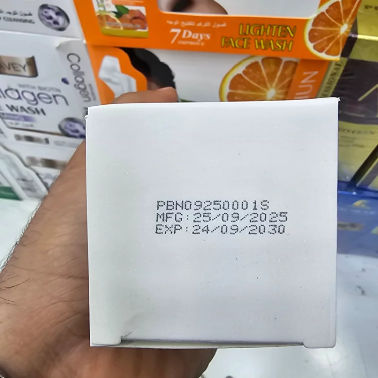 فیس واش براش دار روشان حاوی ویتامین سی و زرد چوبه 160 میل روشن کننده و ضد لک، بالانس چربی پوست