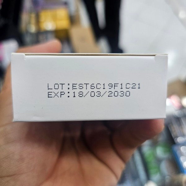 ضد آفتاب استلین صورتی اورجینال حجم 50 میل spf50 ضد لک و ضد جوش فاقد چربی و بافت سبک مخصوص انواع پوست
