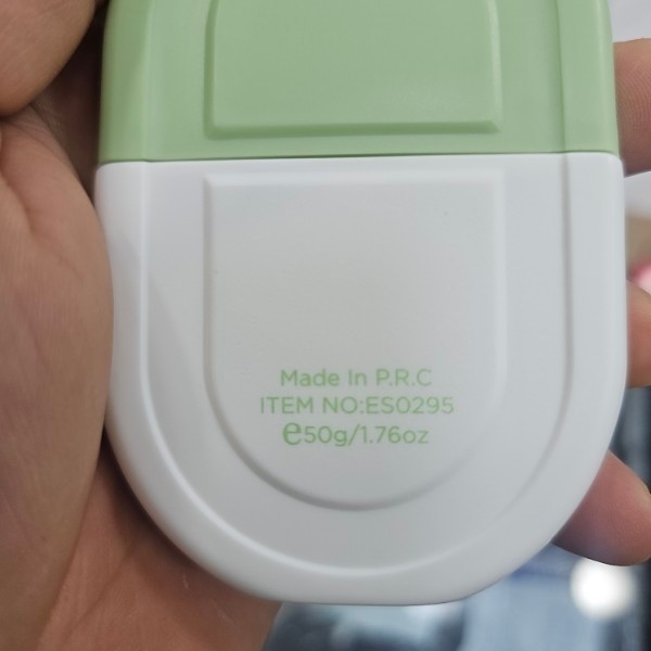 ضد آفتاب استلین سبز اورجینال حجم50گرم spf50 بافت سبک و فاقد چربی ضد حساسیت و ترمیم کننده پوست