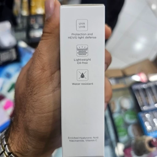 ضد آفتاب بی رنگ استلین آبی حجم 50 گرم spf50 فاقد چربی بافت سبک مخصوص انواع پوست