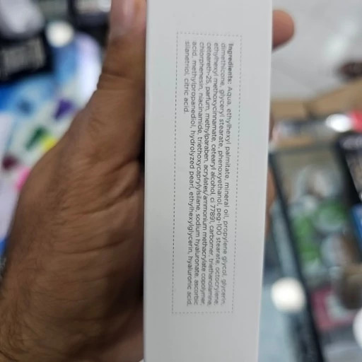ضد آفتاب بی رنگ استلین آبی حجم 50 گرم spf50 فاقد چربی بافت سبک مخصوص انواع پوست