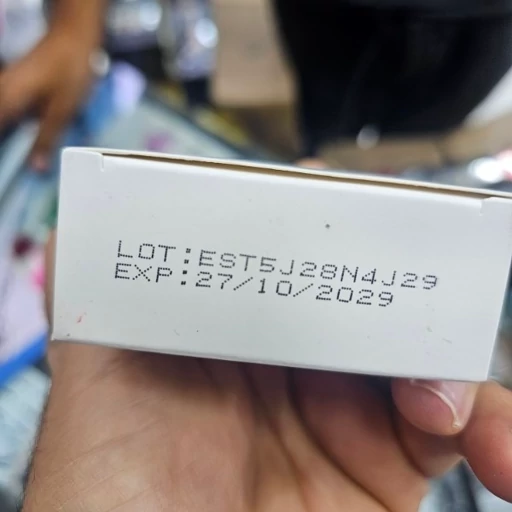 ضد آفتاب بی رنگ استلین آبی حجم 50 گرم spf50 فاقد چربی بافت سبک مخصوص انواع پوست