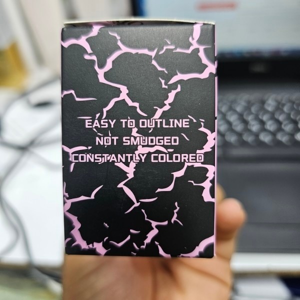 خط چشم ماژیکی ویکتوریا اورجینال حجم 0.6گرم نوک ظریف و فوق مشکی و ضد آب استفاده راحت و آسان