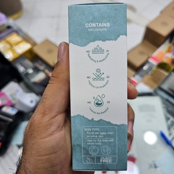 لوسیون ضد آفتاب استلین سبز حجم 75 گرمی spf50 آبرسان 8 ساعته حاوی گلوتاتیون و نیاسینامید و هیالورونیک