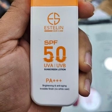 لوسیون ضد آفتاب نارنجی استلین اورجینال 50 درصد حجم 75 گرمی فاقد چربی ضد چروک و روشن کننده حاوی نیاسینامید و گلوتاتیون