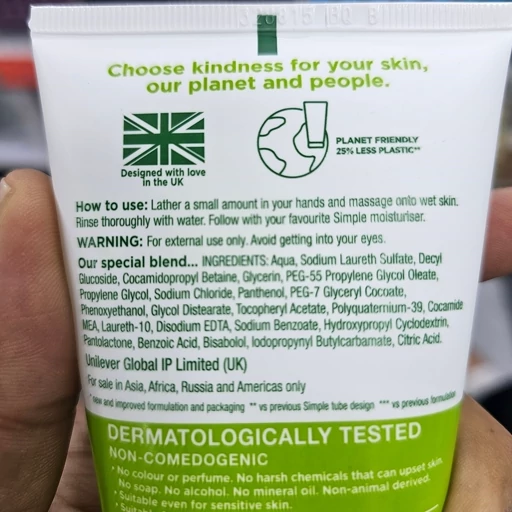 ژل شستشو سیمپل مدل Moisturising Facial Wash مناسب برای انواع پوست، به خصوص پوست های خشک، حساس و کم آب مزایاآبرسانی عمیق