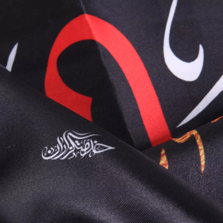 پرچم ساتن درب منازل با شعار یا اباعبدالله الحسین علیه السلام همراه با چهار سلام 70*100