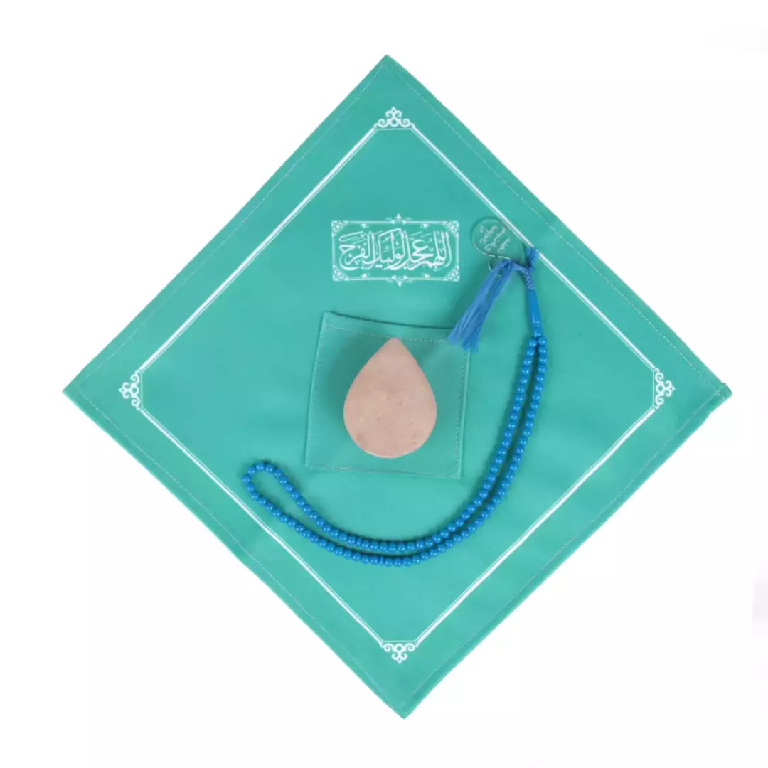 جانماز مخمل با شعار اللهم عجل لولیک الفرج 29*29 (701045) - سبزآبی