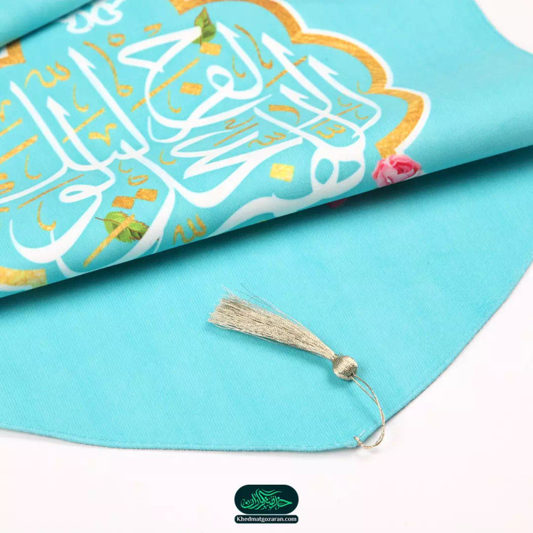 کتیبه مخمل سه عددی پایین هلالی منقش با نام «یا ابا صالح المهدی» 65*140، طرح اشک گلدار، در دو طرف اللهم عجل لول