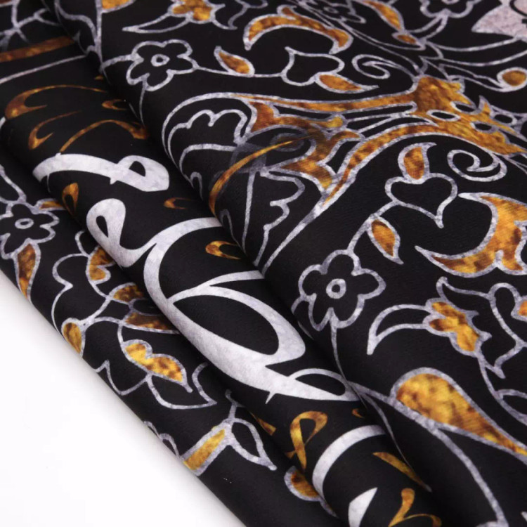 کتیبه مخمل سه عددی منقش با نام یا حسین مظلوم علیه السلام 65*140 و اللهم عجل لولیک الفرج در دو طرف 35*130