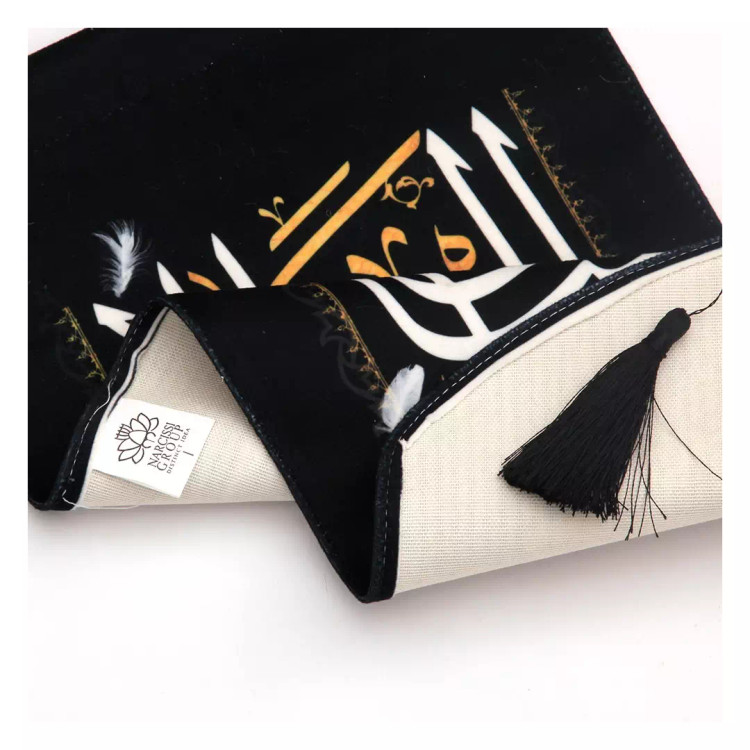 کتیبه مخمل عمودی کنار آیفونی با شعار السلام علی عباس ابن علی بدون چوب ابعاد 20*40