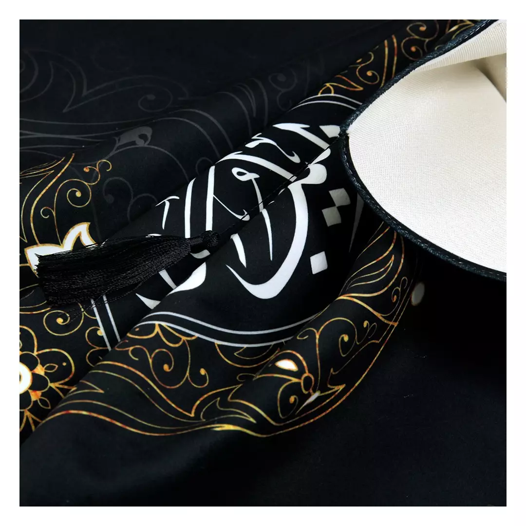 کتیبه مخمل تک عددی پایین هلالی منقش با نام «یا زینب الکبری» 65*135