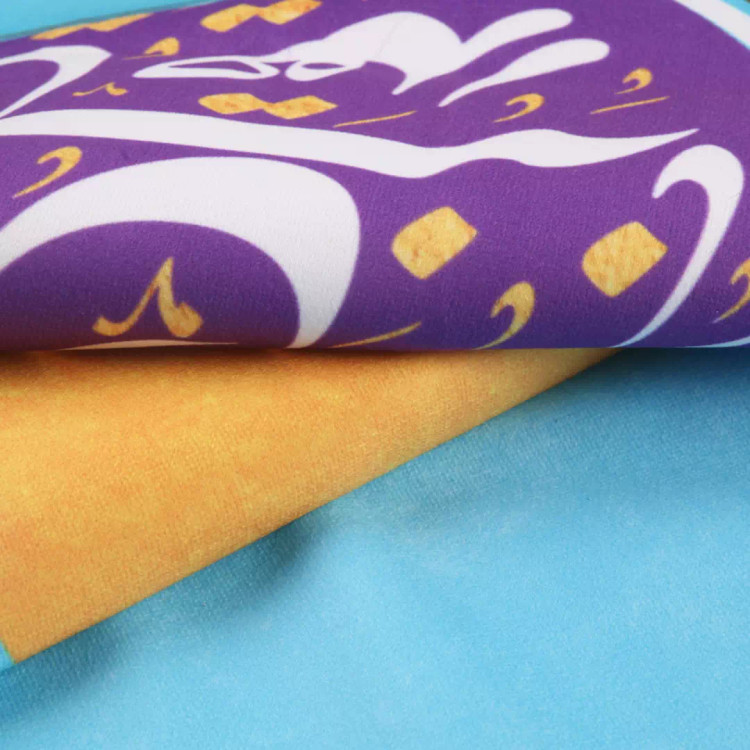 کتیبه مخمل عمودی سه عددی با شعار بقیه الله دوطرف دنیا چقدر تشنه نام زلال توست 140*140 زرد و آبی
